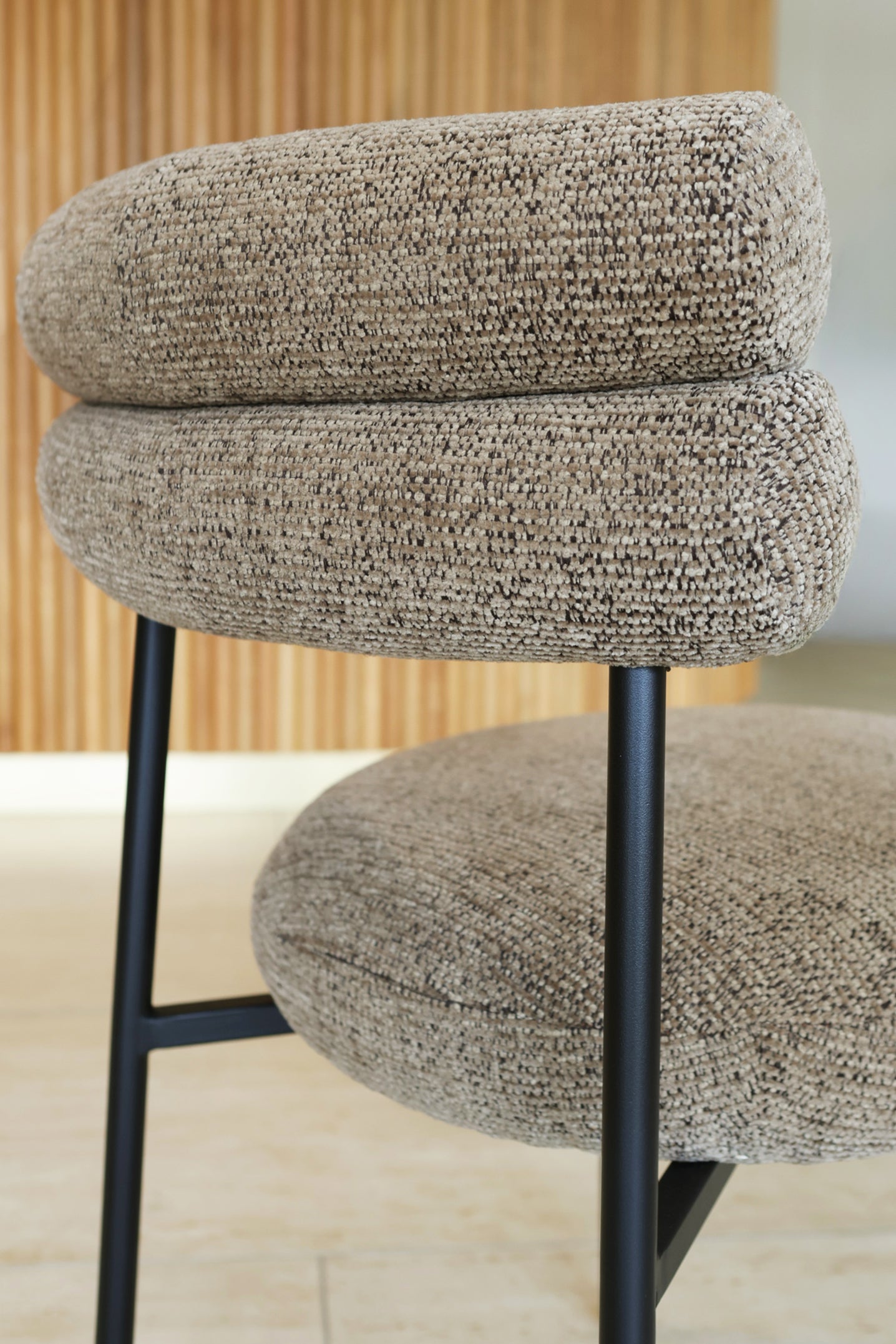 Gina - Ensemble Table Ovale + 6 Chaises - Tweed/Métal - Noir/Moka