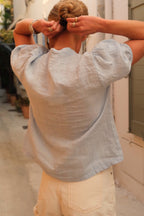 Blusa Célestine de lino azul cielo