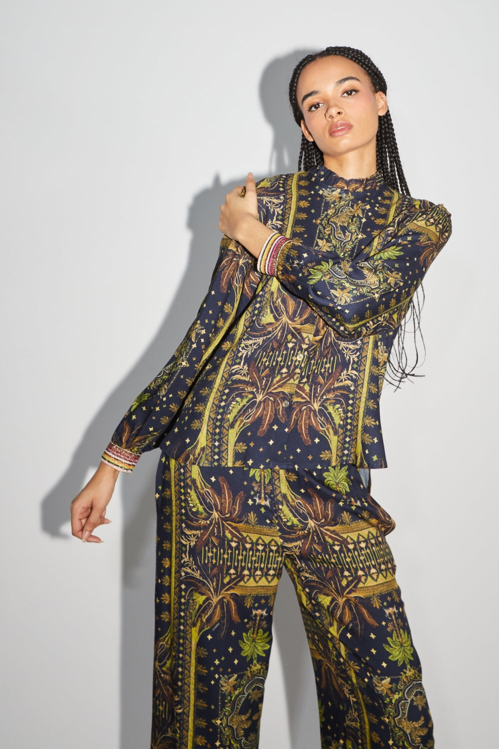 La blusa cósmica tropical de Darline