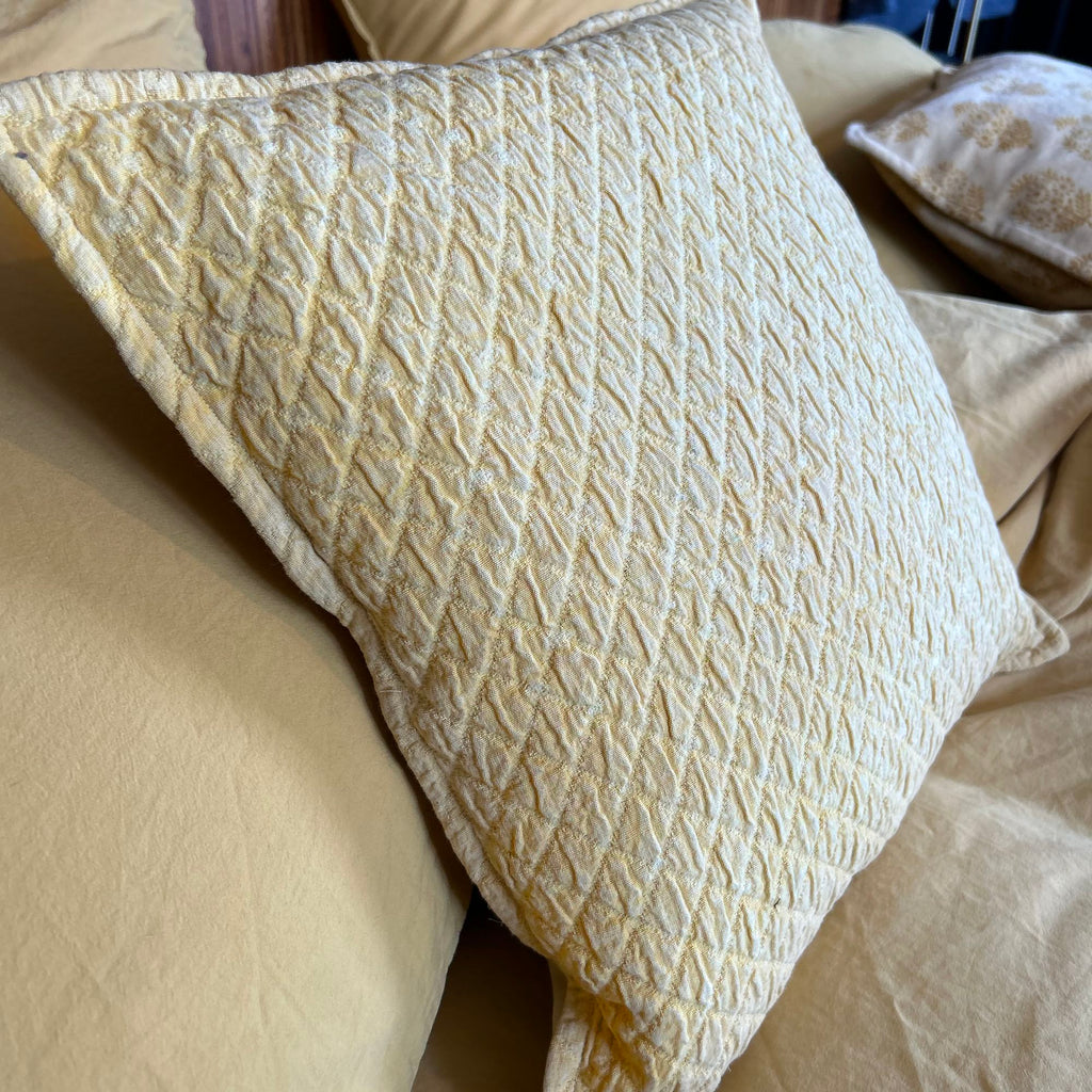 Cojín Gali de algodón con motivos en relieve - Amarillo