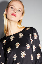 Blusa cruzada reversible con margaritas de The Lucky Cat
