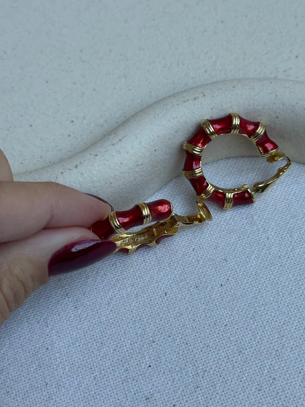 Boucles D’Oreilles Kenneth Jay Lane Vintage - Créoles Effet Bambou Rouge Et Doré