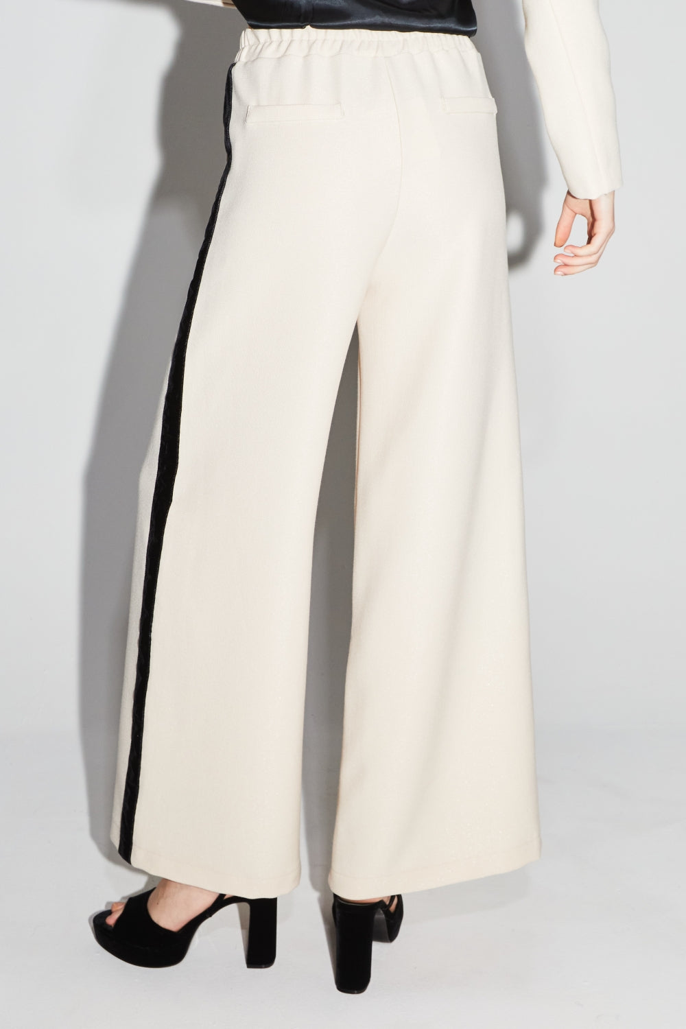 Los pantalones de fumar Neil