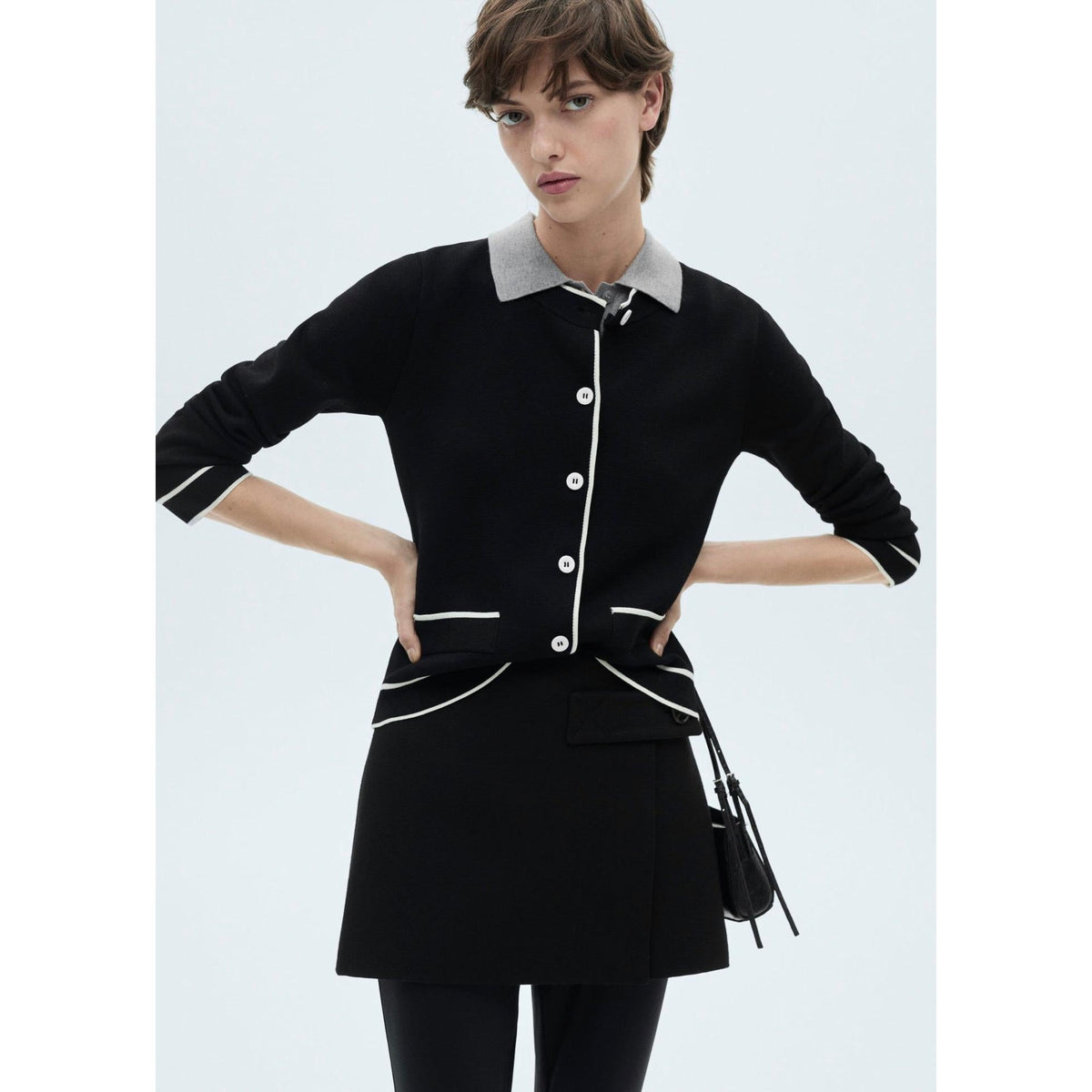 Cardigan mit Kontrastblenden – Schwarz