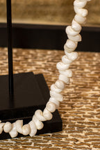 Dao - Collier De Coquillages Sur Socle - Metal