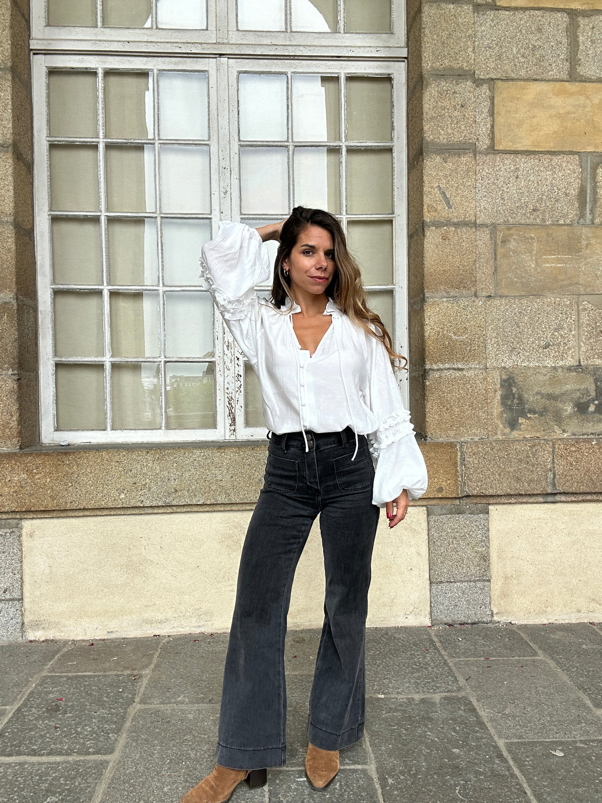 Blusa Esmée con volantes crudo