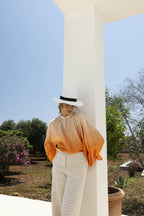Blusa naranja anudada y teñida de Paola
