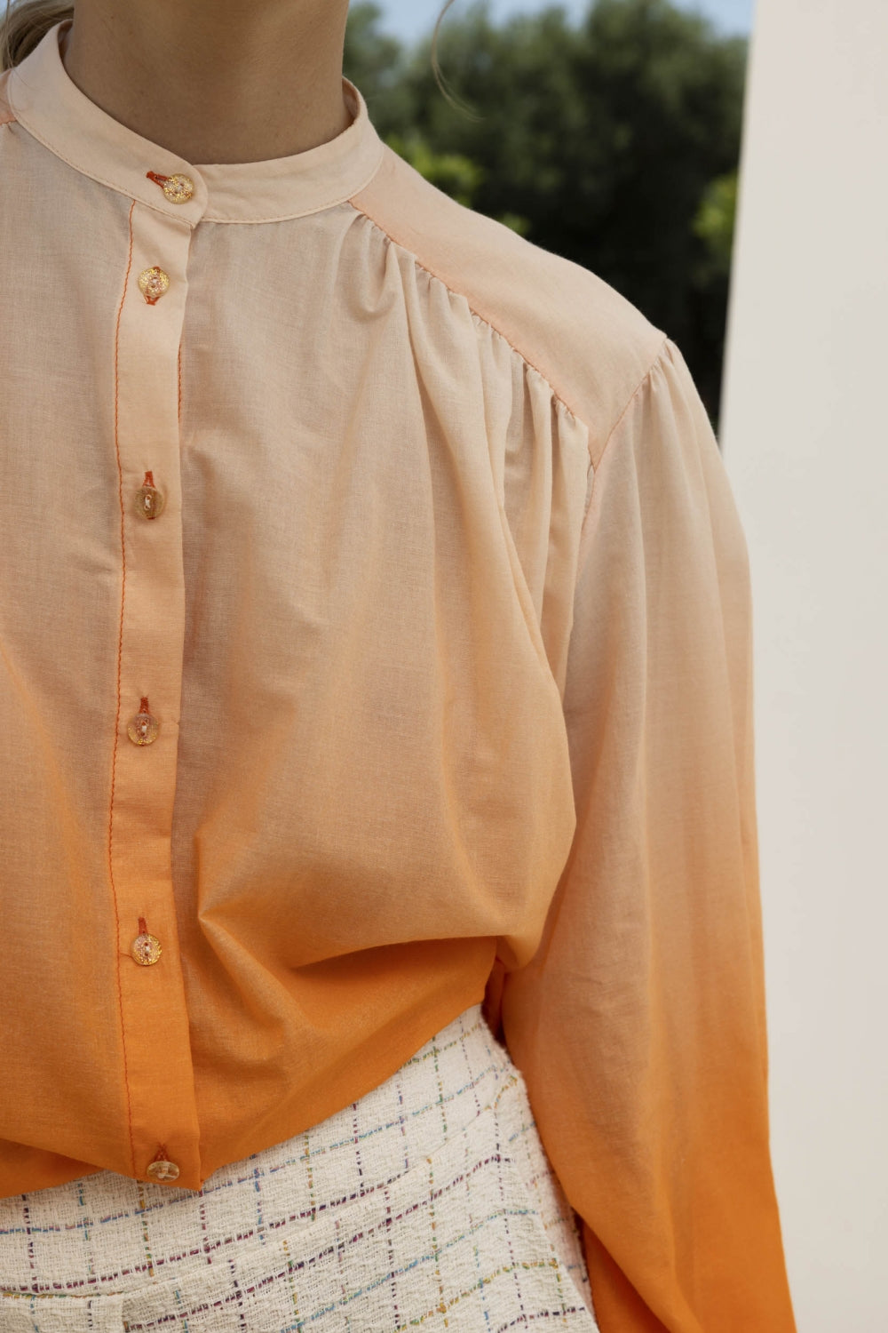 Blusa naranja anudada y teñida de Paola