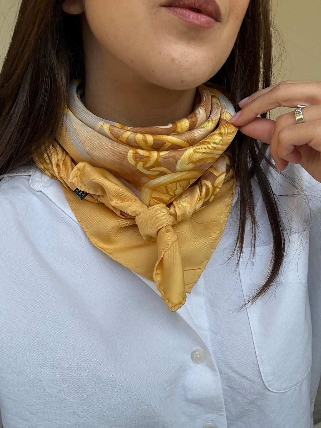Pañuelo Céline – Cadenas y medallones