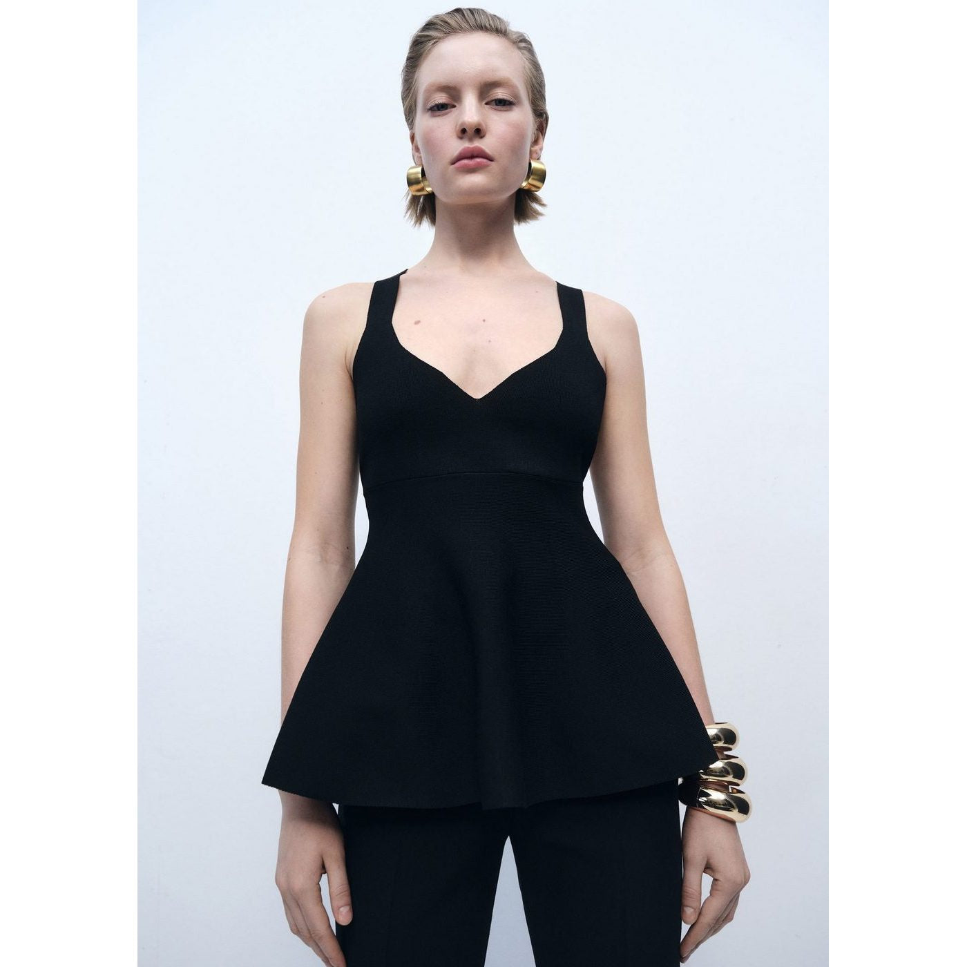 Top de punto fino con peplum