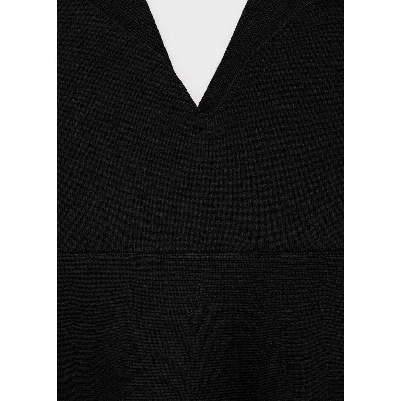 Top de punto fino con peplum