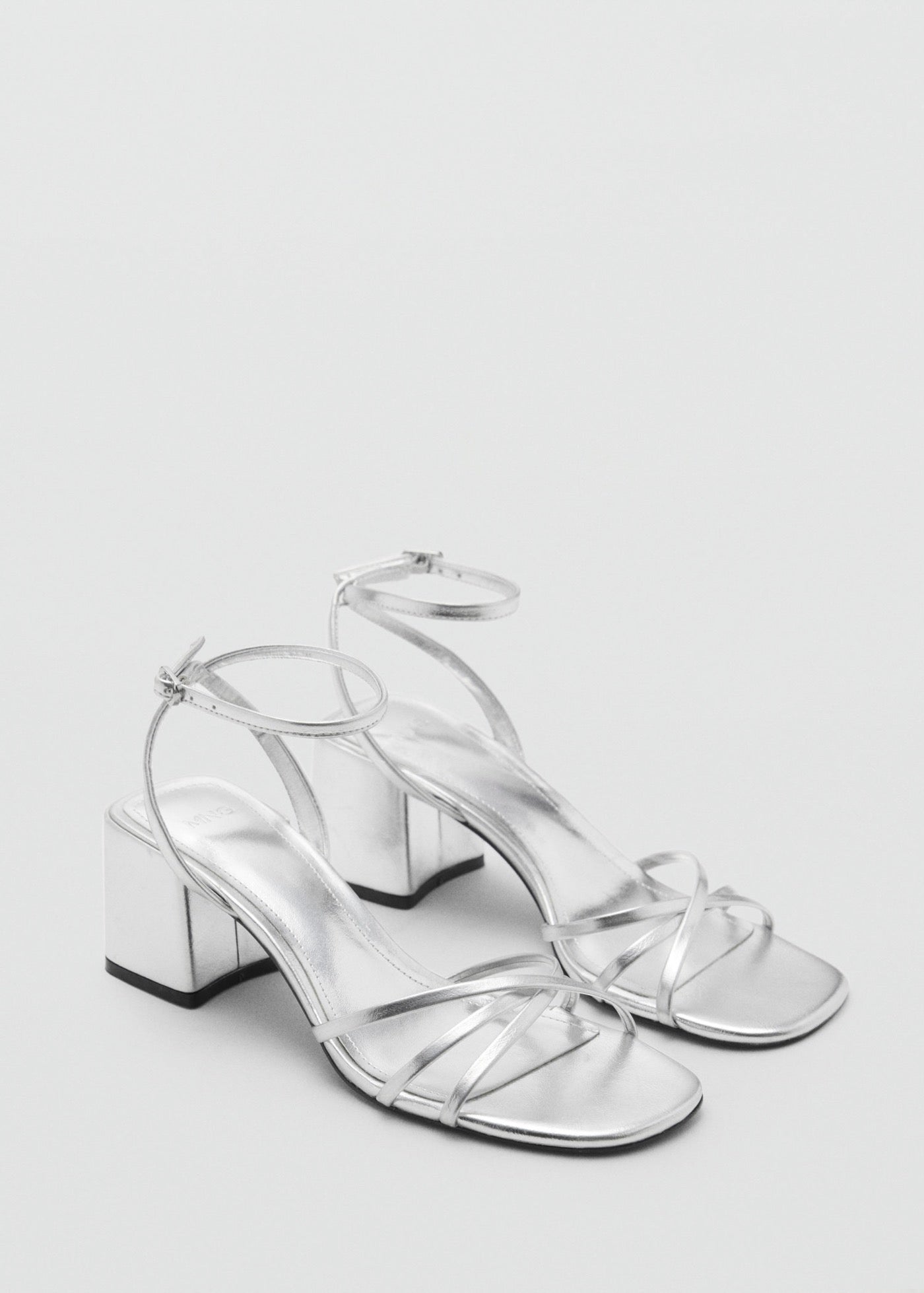 Sandale À Talon Avec Brides Croisées