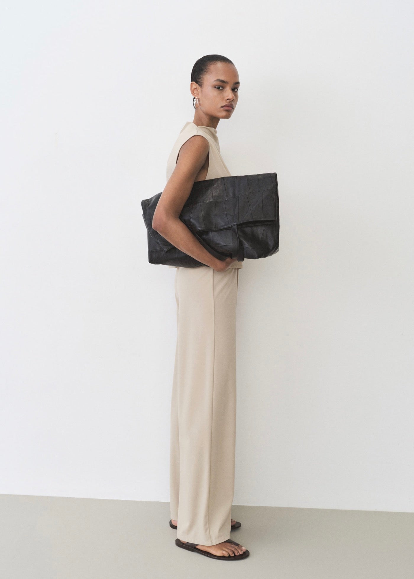 Wide-leg trousers with elasticated waist - Natural