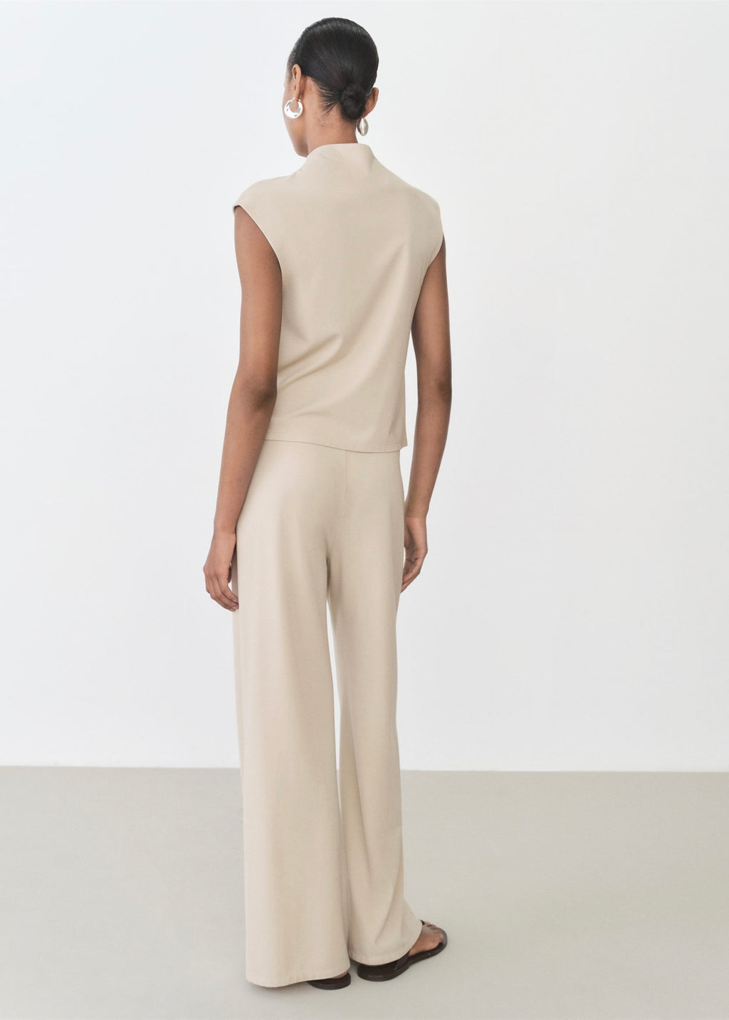 Wide-leg trousers with elasticated waist - Natural