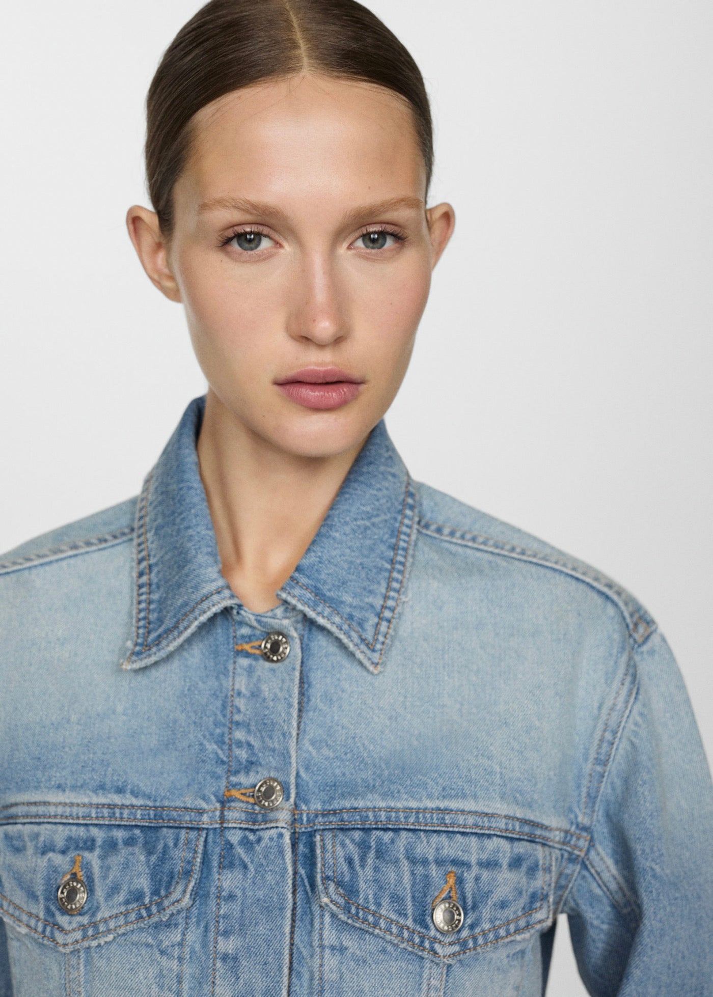 Low-Waisted Denim Jacket - Medium Blue
