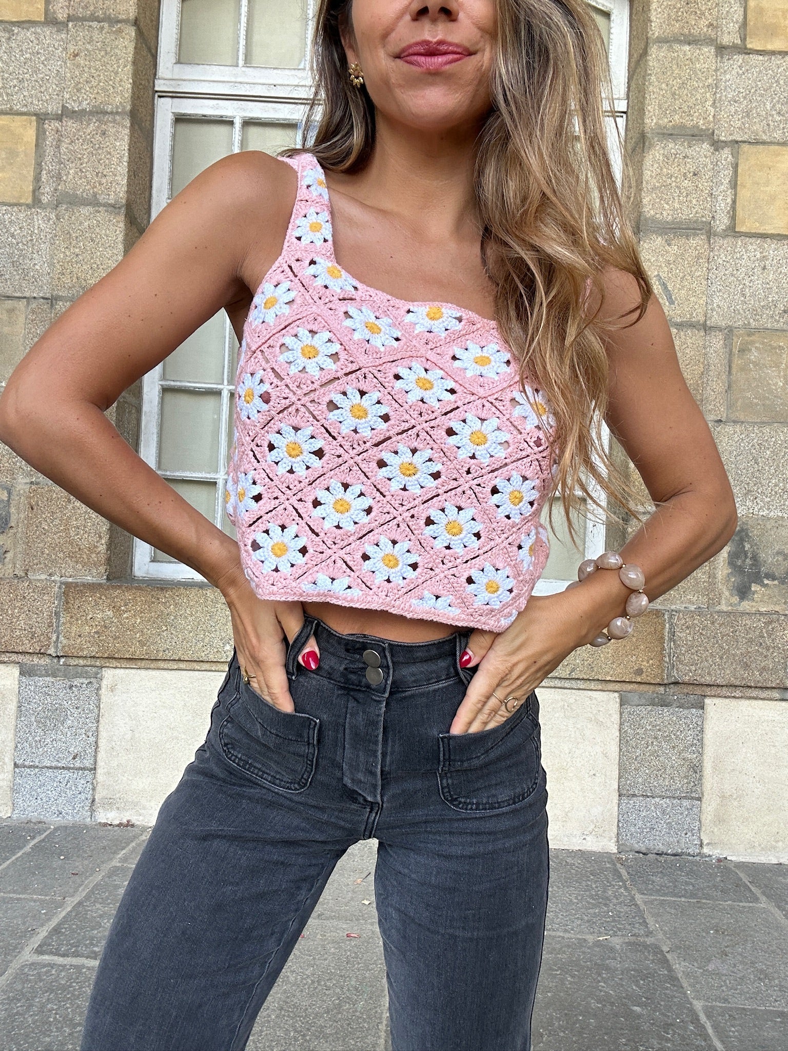 Top de crochet de margarita rosa