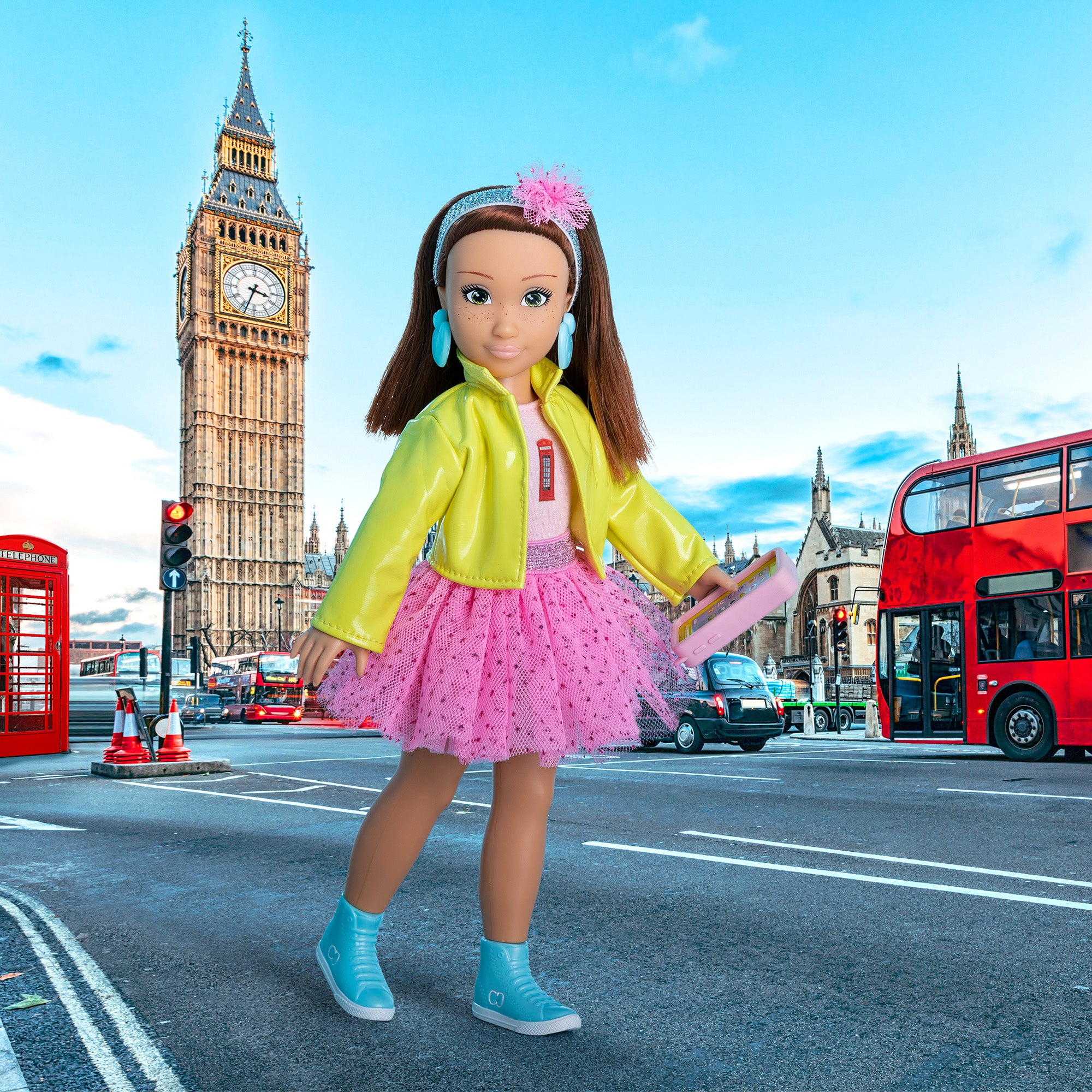 Corolle Girls Zoé Fashion Week London Doll Gift Set