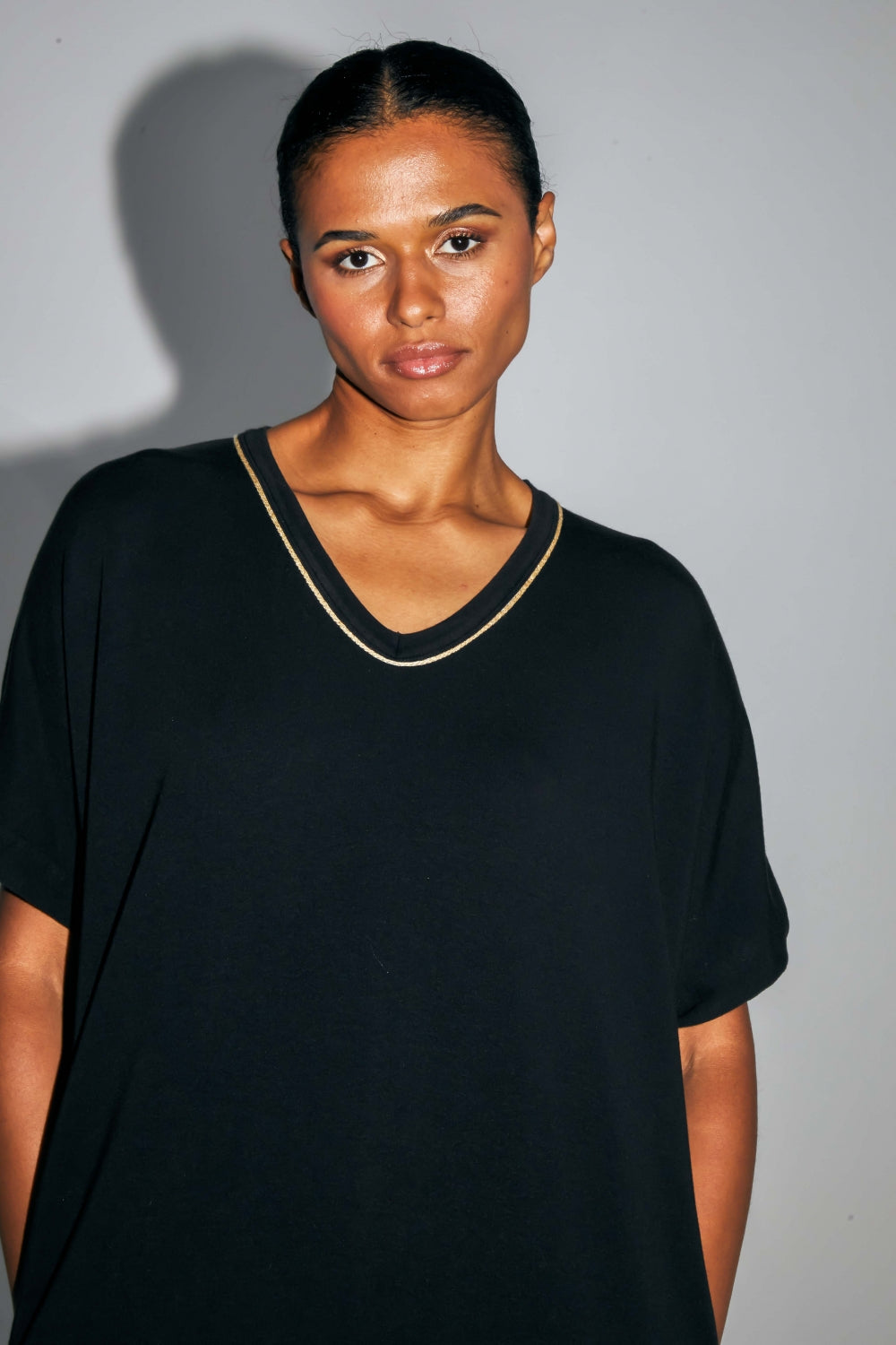 La Robe Dua Maxi En Jersey De Coton Modal Noir Fabriquée Au Portugal
