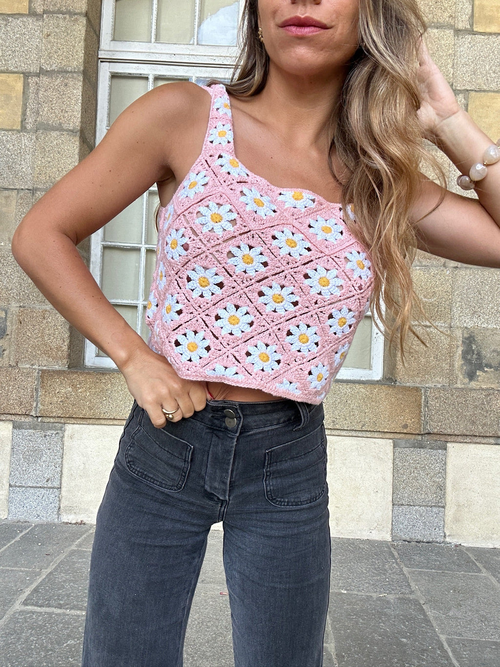 Top de crochet de margarita rosa