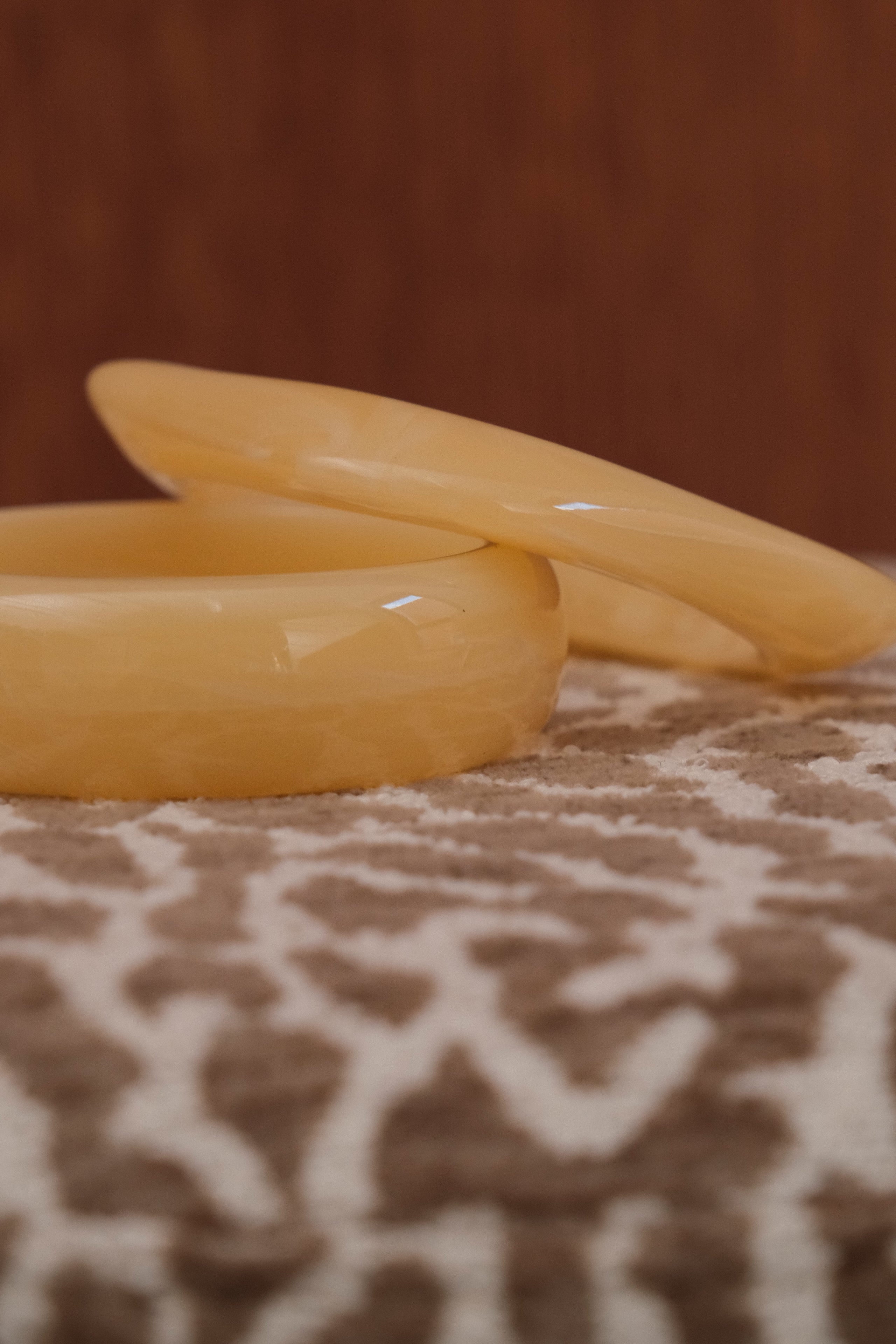 Brazalete redondo de resina crudo
