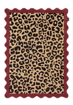 Âme fauve – Alfombra de lana con estampado de leopardo - burdeos Âme fauve
