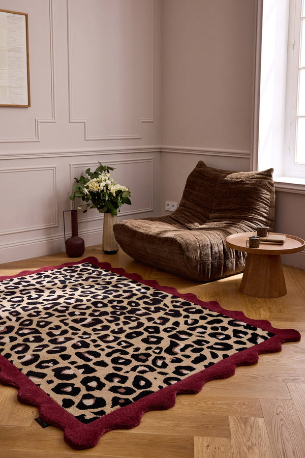 Âme fauve – Alfombra de lana con estampado de leopardo - burdeos Âme fauve
