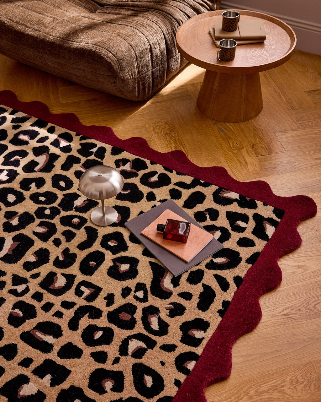 Âme fauve – Alfombra de lana con estampado de leopardo - burdeos Âme fauve