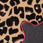 Âme fauve – Alfombra de lana con estampado de leopardo - burdeos Âme fauve