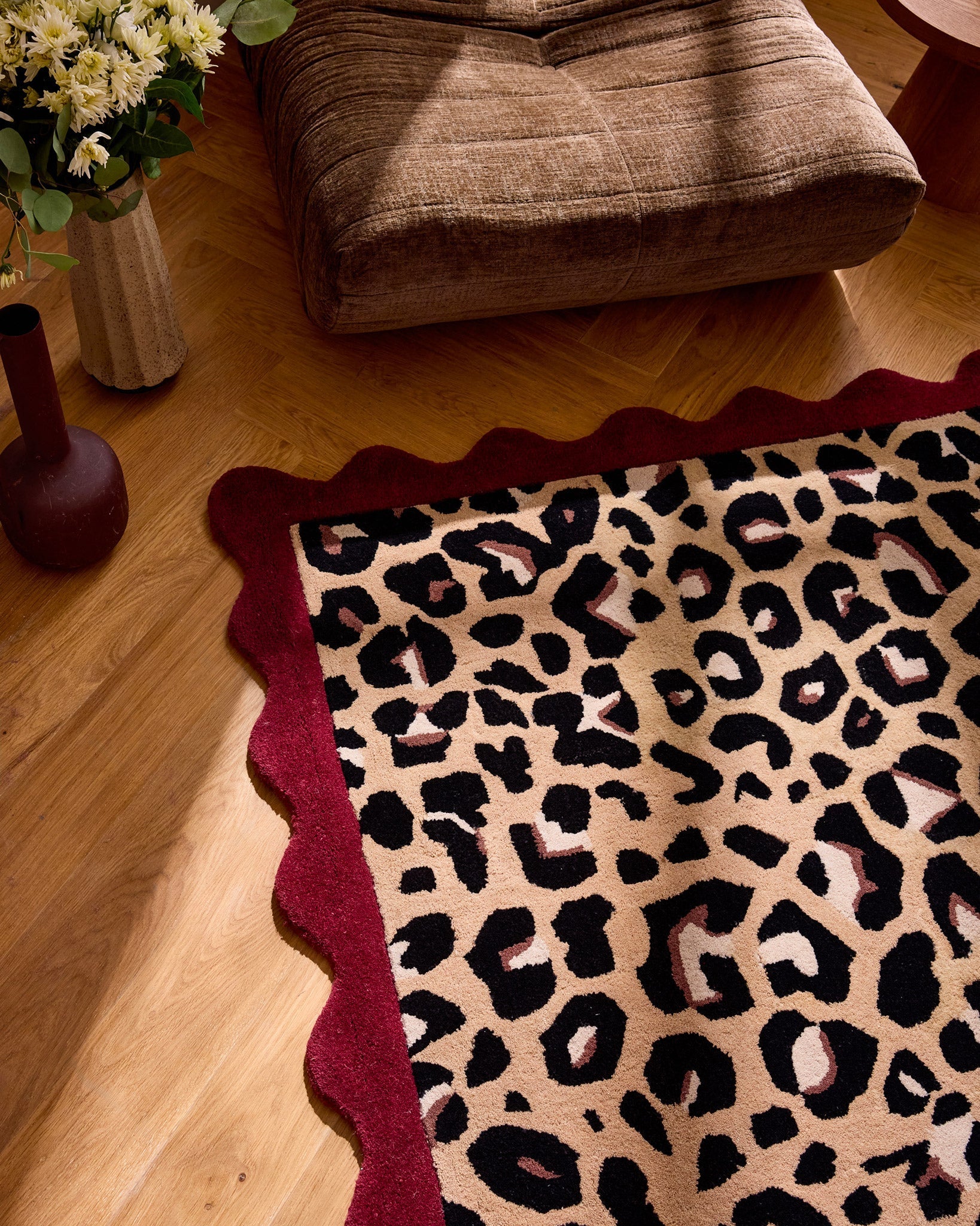 Âme fauve – Alfombra de lana con estampado de leopardo - burdeos Âme fauve