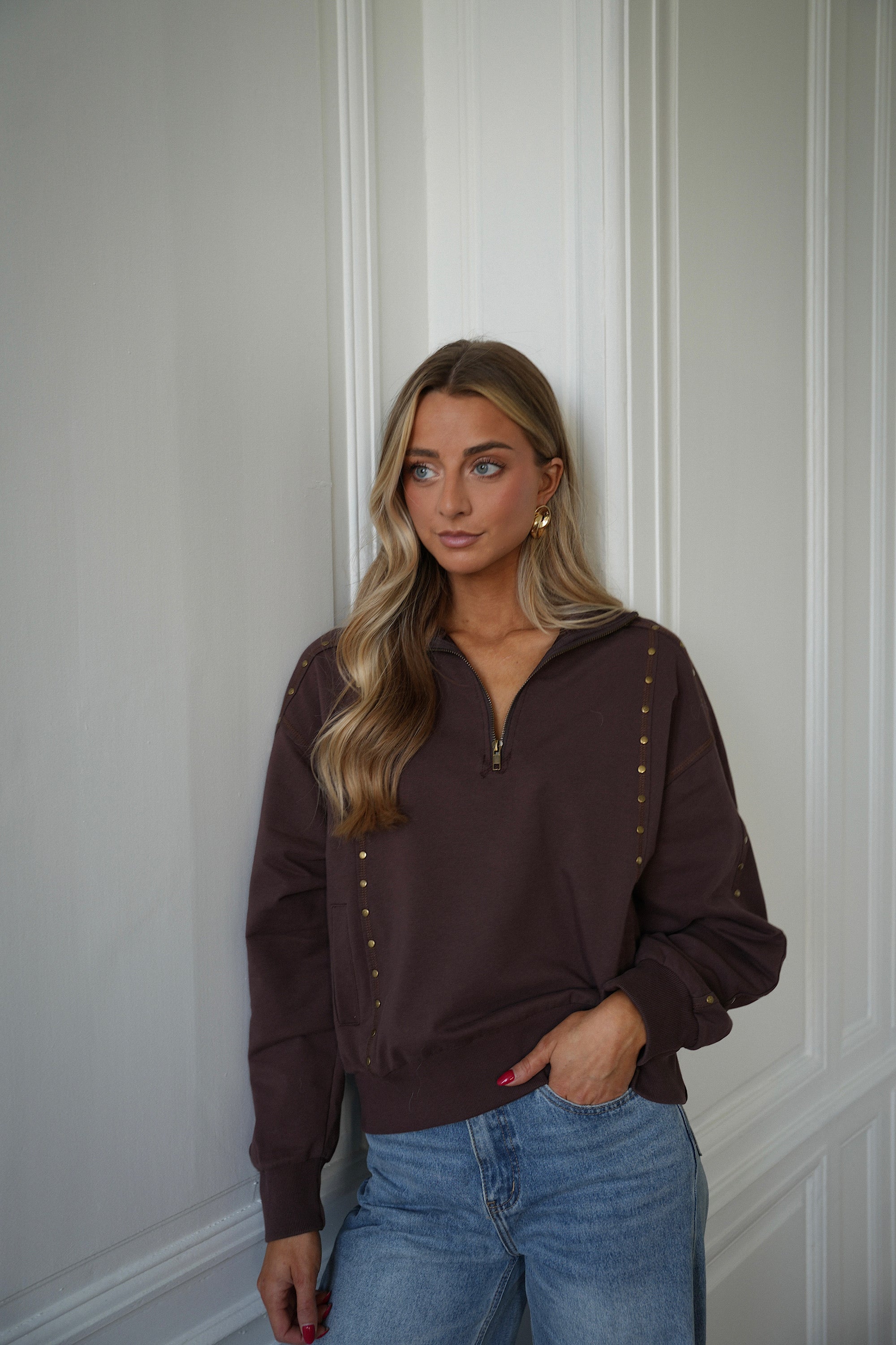 Victoria Studded Sweatshirt - Chocolate