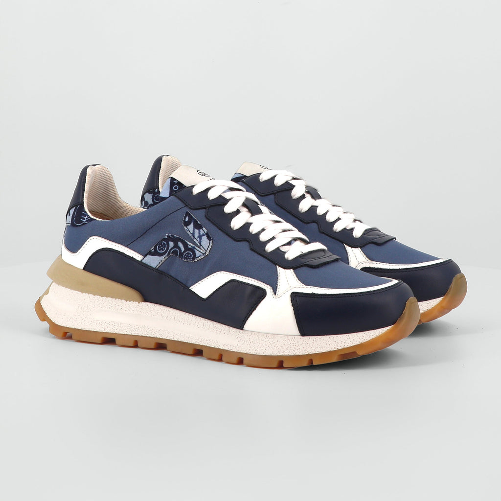 Akanda-Marine Trainers