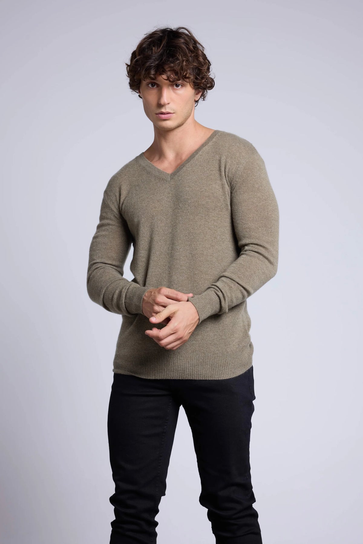 Sweter z dekoltem w serek Alex – Khaki – Męski – 100% kaszmir