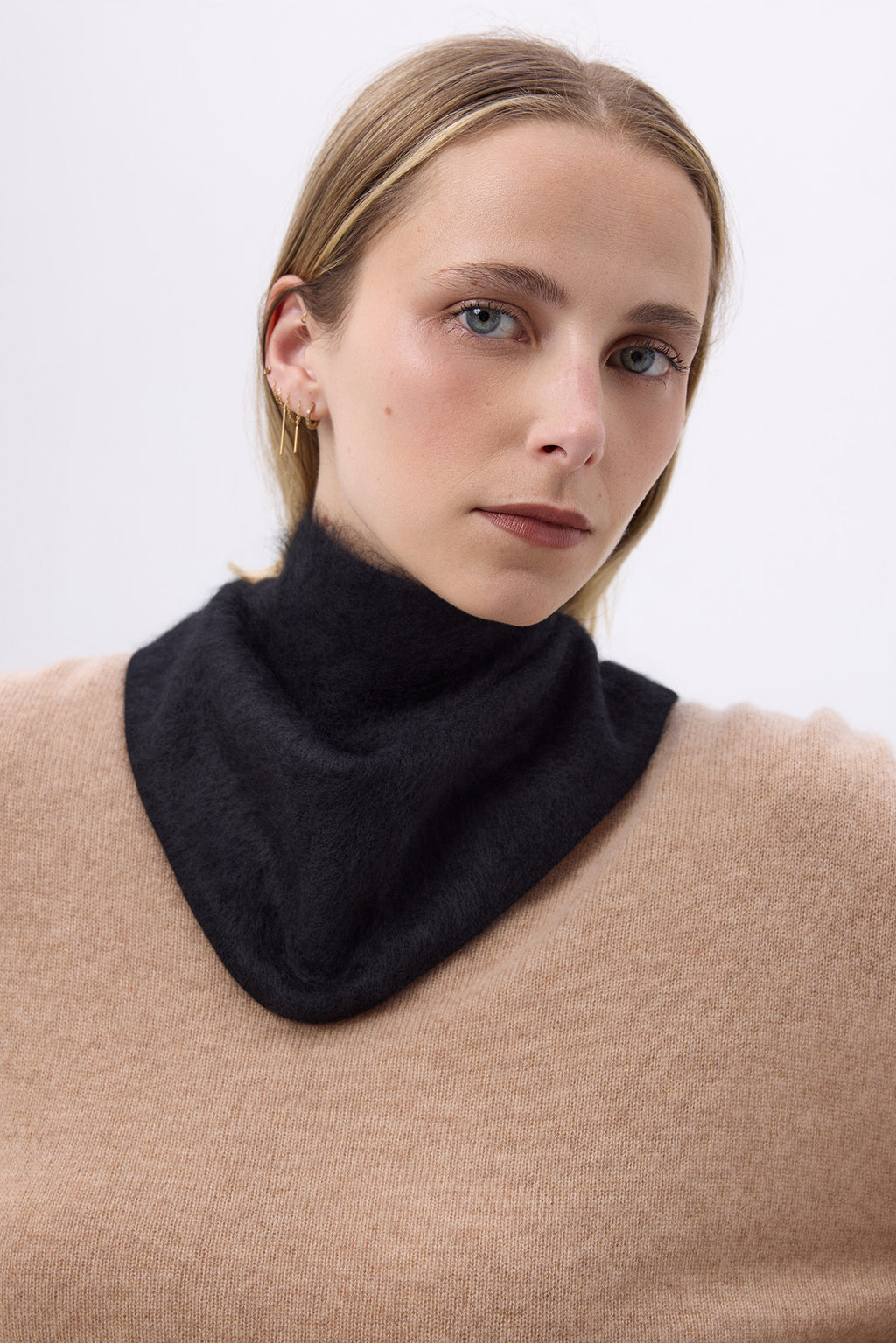 Trekantet Bandana – Brushed Cashmere Bandana Amel - Sort - Dame