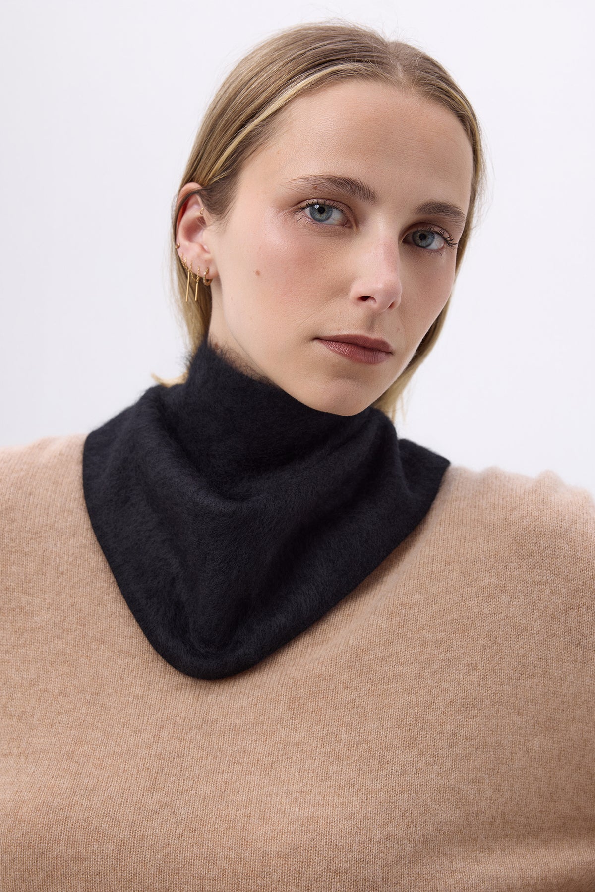 Trekantet Bandana – Brushed Cashmere Bandana Amel - Sort - Dame