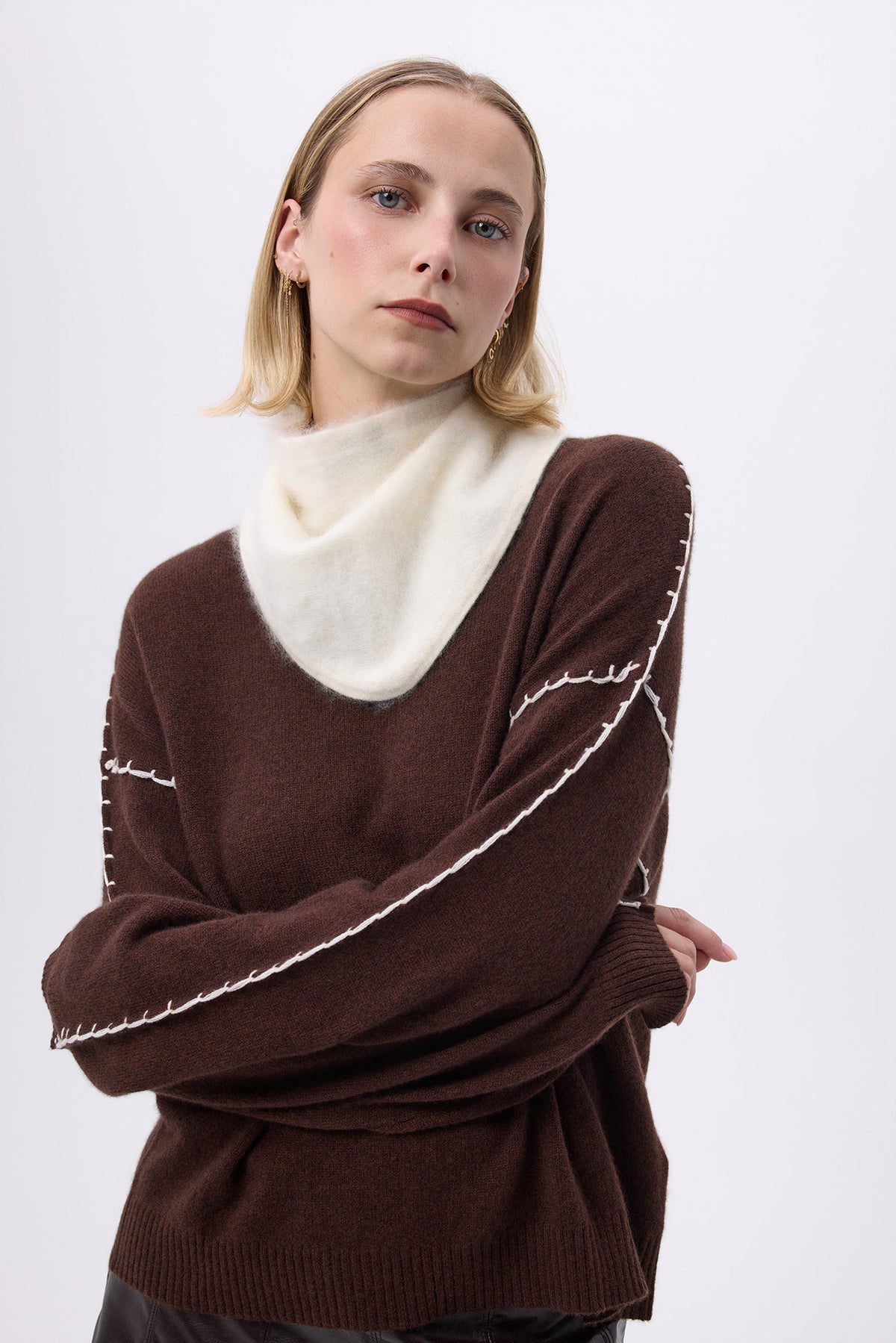 Trekantet bandana – Brushed Cashmere Bandana Amel - Hvid - Dame