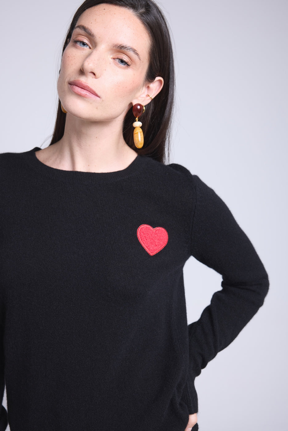 Pull Col Rond Cœur Pompon Anubis - Noir Rouge - Femme - 100% Cachemire