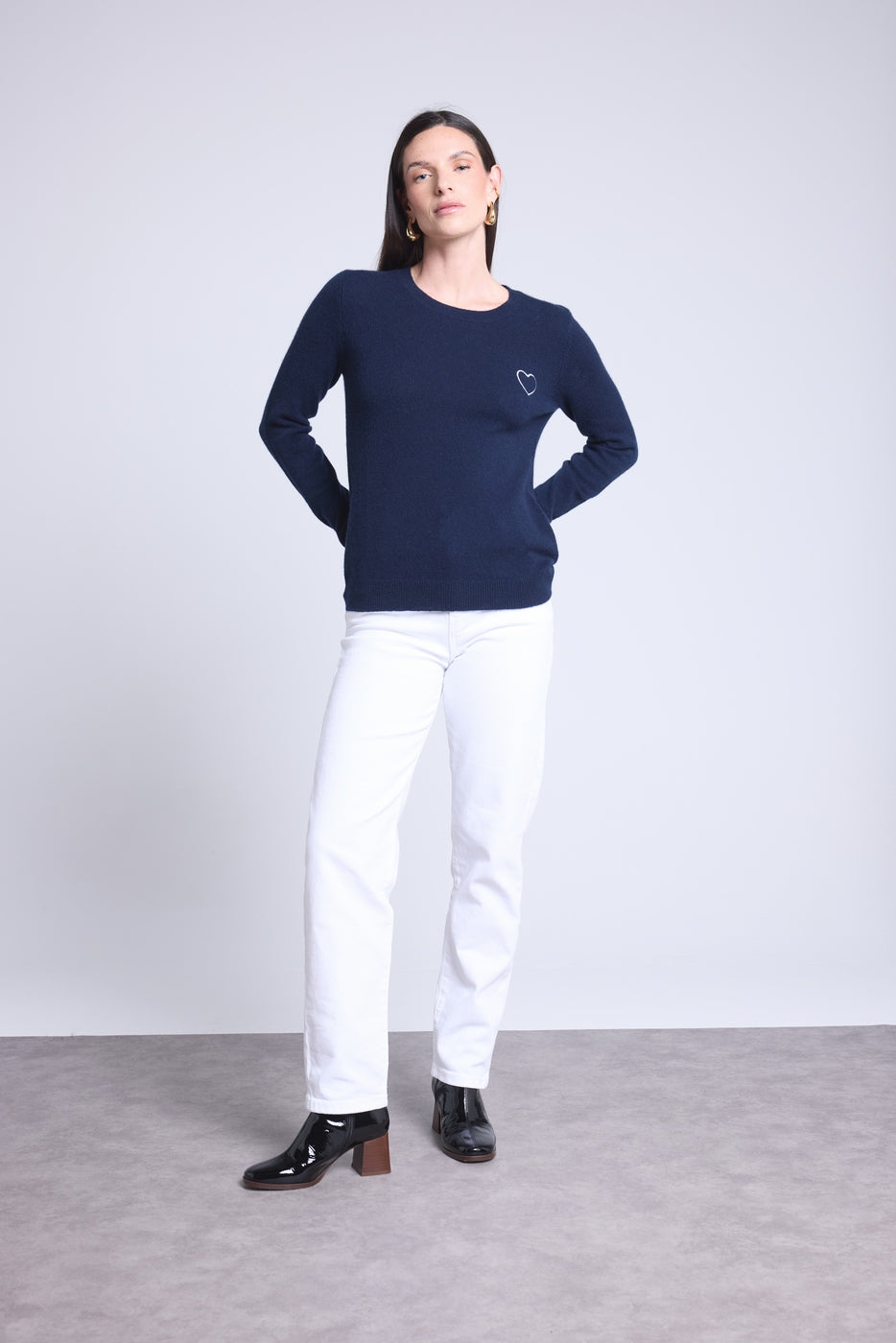 Rundhalspullover Herzstickerei Anubis – Marineblau Weiß – Damen – 100 % Kaschmir