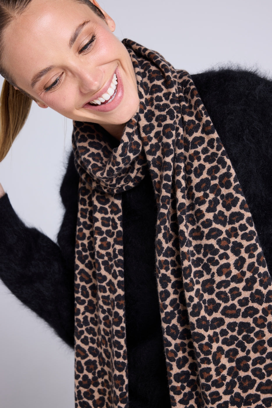 Ariella Kashiirtørklæde - Beige Leopard - Unisex