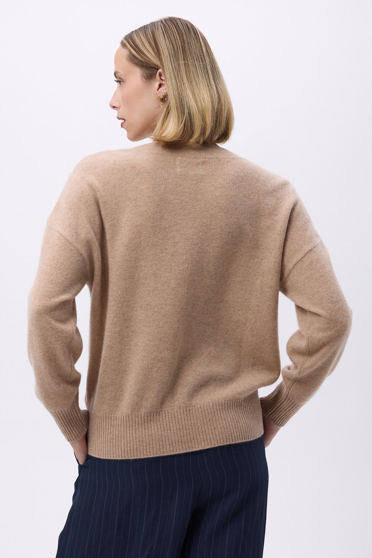 Striktrøje med rund hals og guldknapper Aspen - Beige creme - Dame