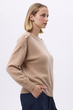 Striktrøje med rund hals og guldknapper Aspen - Beige creme - Dame