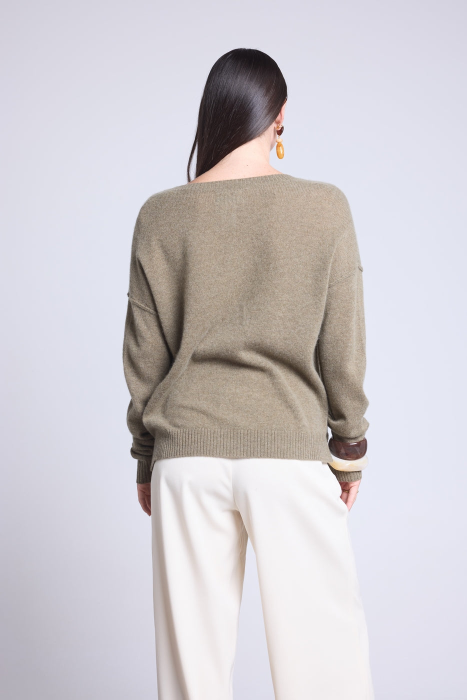 Jersey oversize de cuello en V con costuras Aura - Verde caqui - Mujer