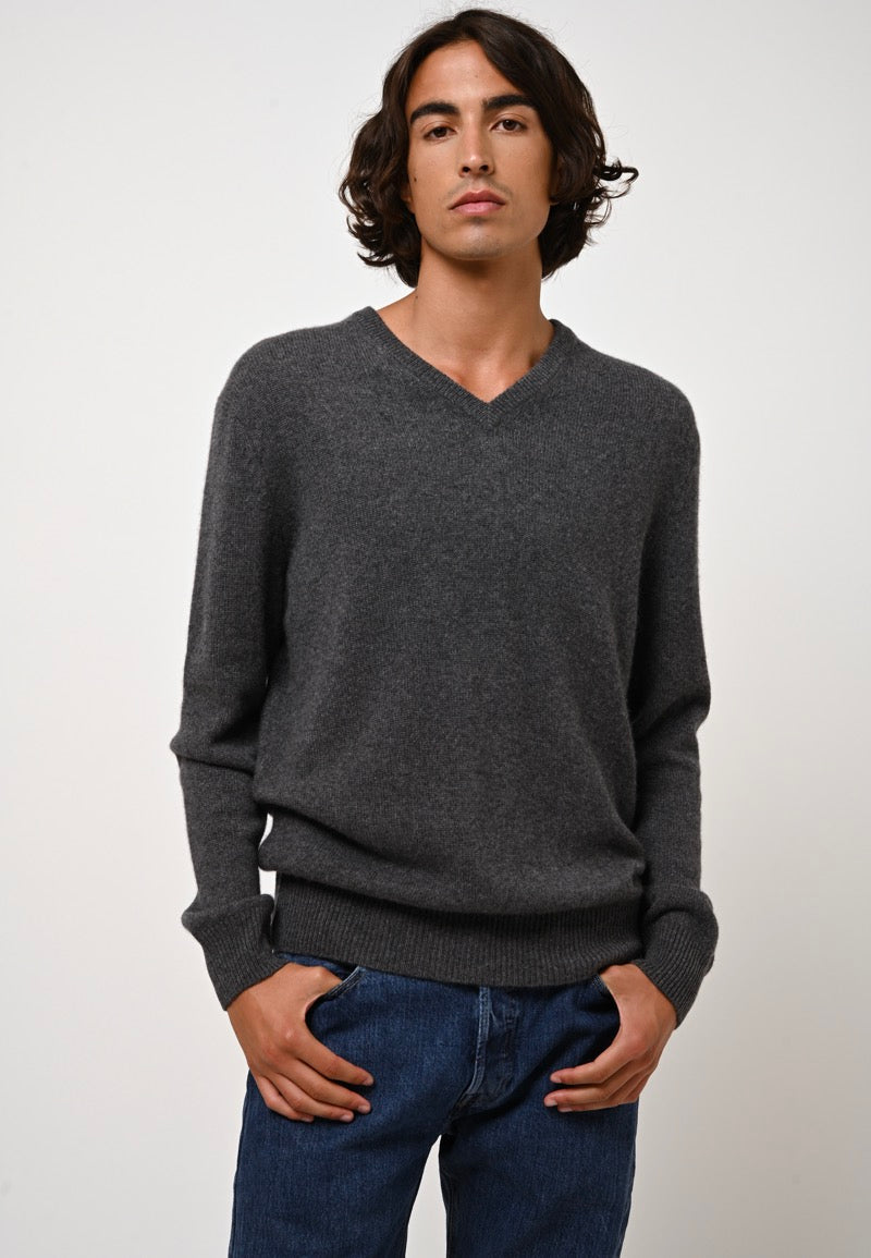 Sweter z dekoltem w serek 4-nitkowy - Victor - Szary