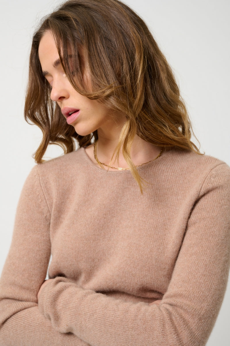 Rundhalsad tröja 4-trådig - Ivy - Melerad camel