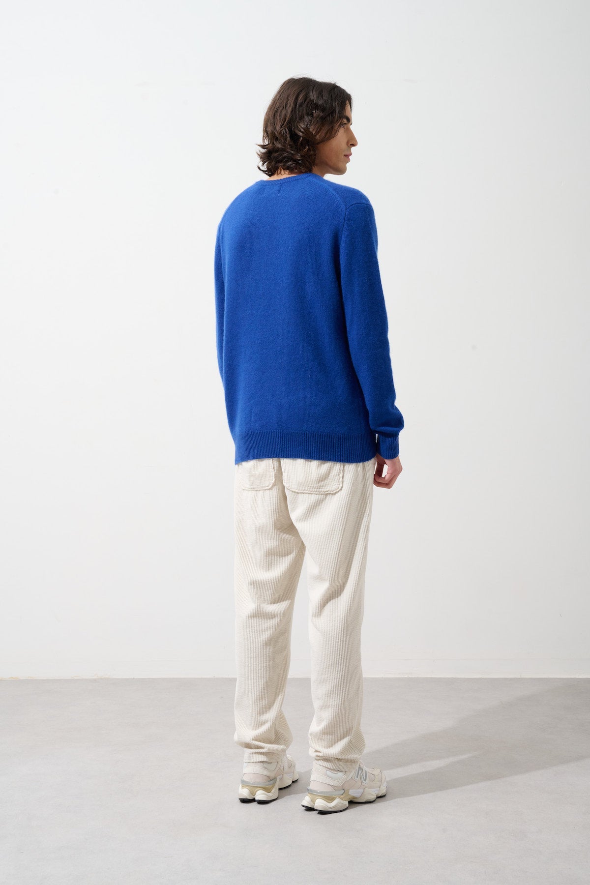 V-Neck Jumper - 100% 4-Ply Cashmere - Outremer