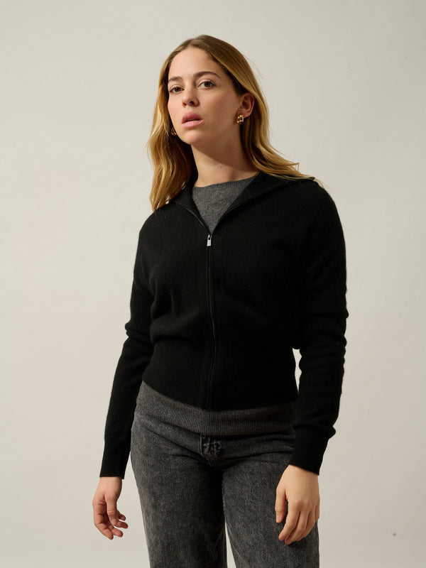 Strickjacke mit Zipper und Stehkragen Annelise - Schwarz