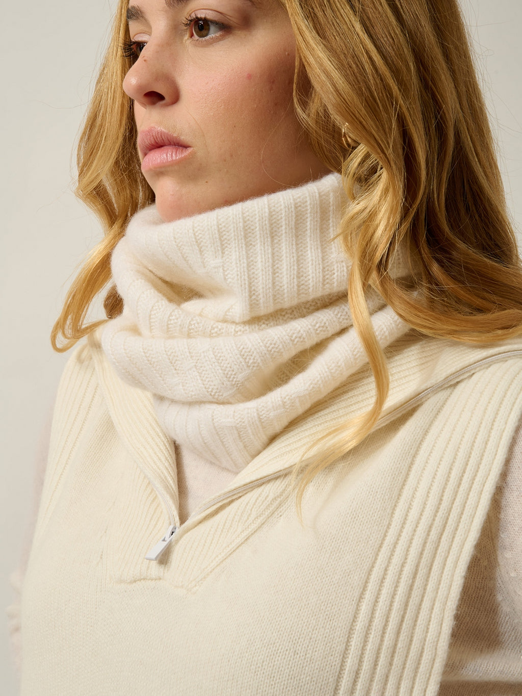 Poncho Abierto Cuello Camionero 4 Hilos Elin - Marfil