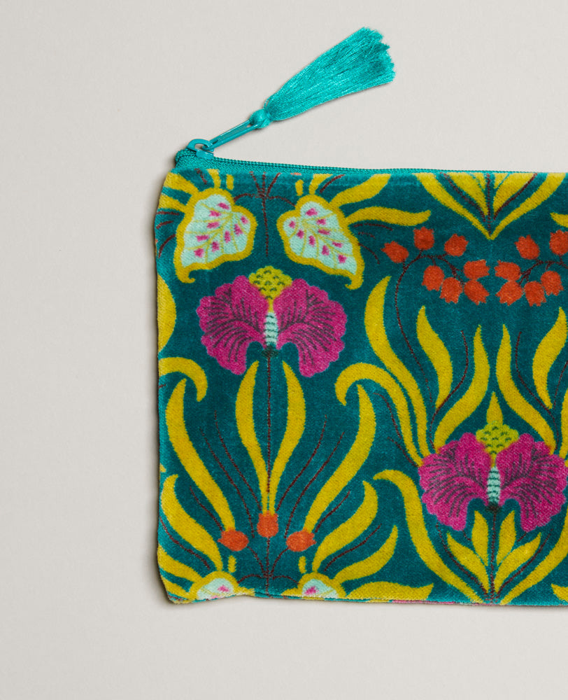 Medium Velvet Clutch - Muguet bayou
