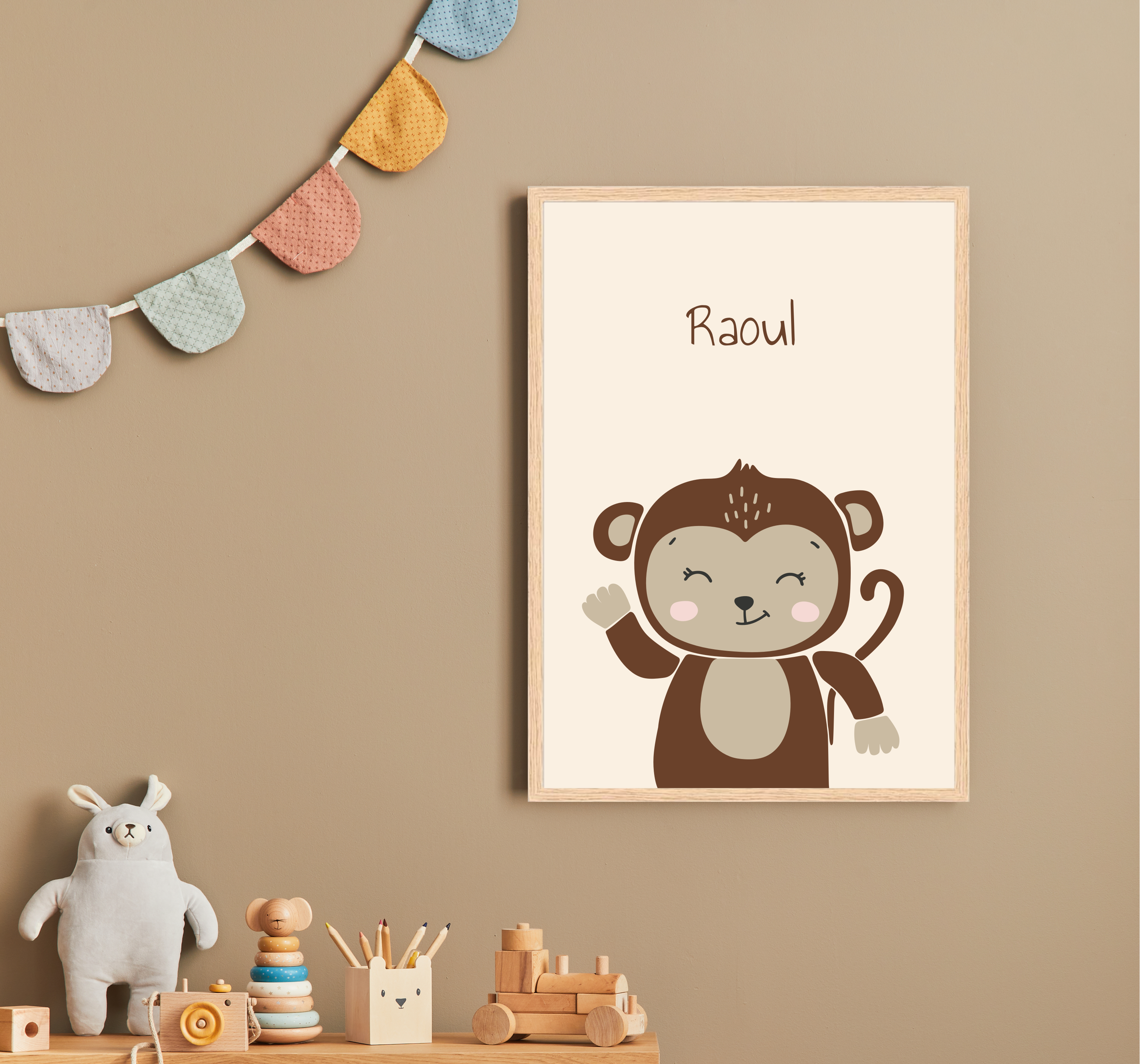 Affiche personnalisée pour enfant avec un dessin de singe brun souriant et le prénom Raoul en haut.
