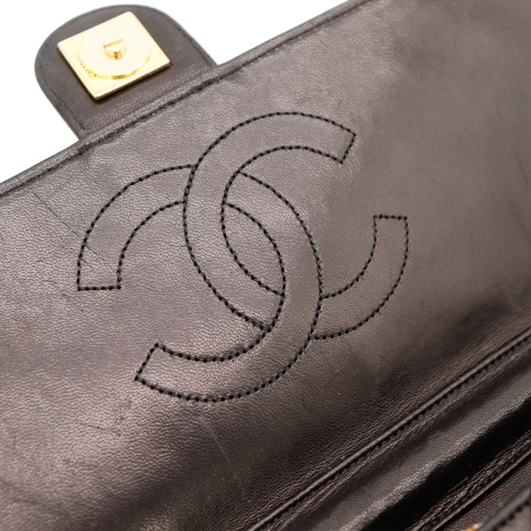 Le Timeless One Flap Chanel