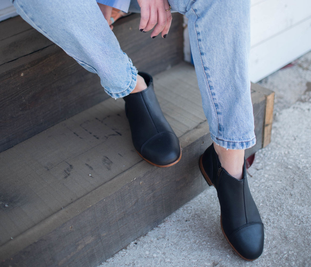 Armelle Low Shoes - Soft Black Leather - Women